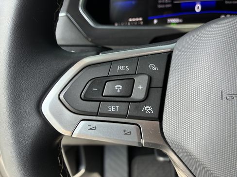 Used 2023 Volkswagen Tiguan SE FWD image 29