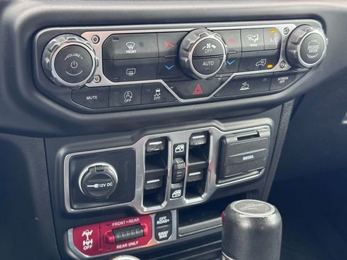 Used 2022 Jeep Gladiator Rubicon w/ Trailer Tow Package AWD/4WD image 15