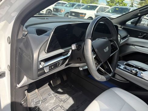 Used 2024 Cadillac Lyriq Luxury w/ LPO, Floor Liner Package AWD/4WD image 20