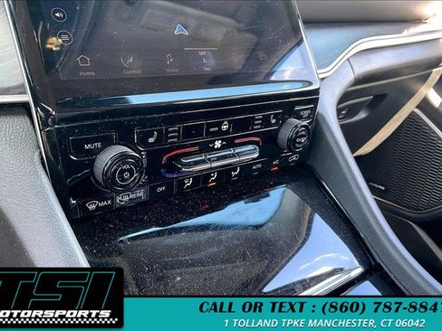 Used 2022 Jeep Grand Cherokee L Limited w/ Black Appearance Package AWD/4WD image 32
