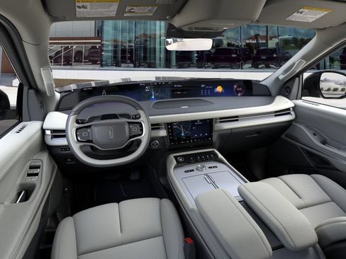 New 2026 Lincoln Navigator Premiere AWD/4WD image 26