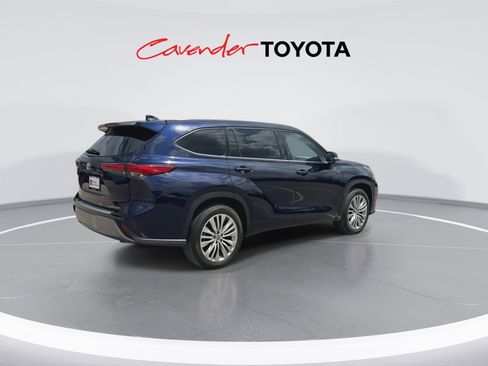 Used 2023 Toyota Highlander Platinum image 8