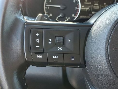 Used 2025 Nissan Pathfinder SV image 16