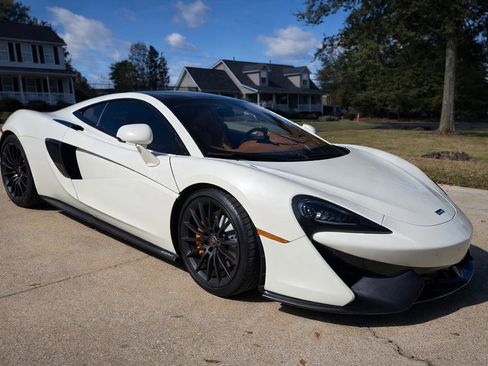 Used 2017 McLaren 570S image 2