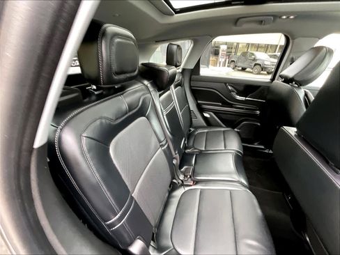 Used 2022 Lincoln Corsair AWD w/ Premium Package image 16