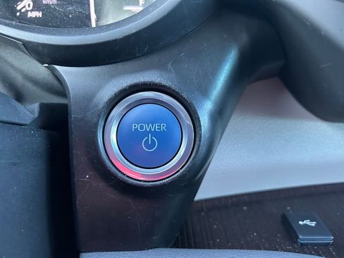 Used 2024 Toyota Sienna XLE FWD image 28