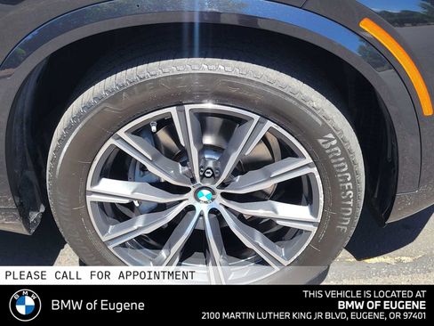 Used 2024 BMW X5 xDrive40i w/ M Sport Package AWD/4WD image 9