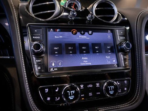 Used 2018 Bentley Bentayga image 46