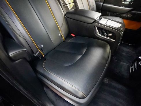 Used 2020 Rolls-Royce Cullinan Black Badge image 97