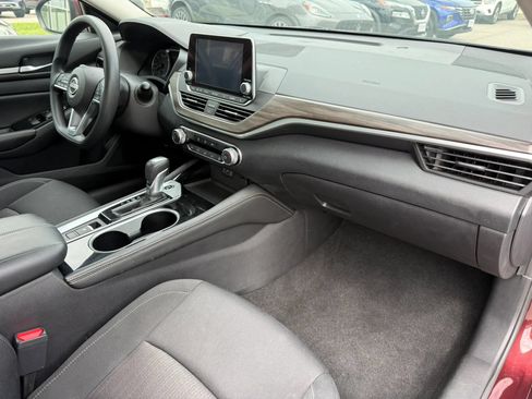Used 2023 Nissan Altima 2.5 SV AWD/4WD image 16