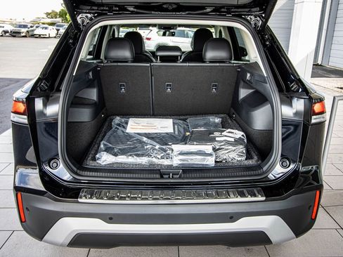 New 2026 Volkswagen Tiguan SE image 17