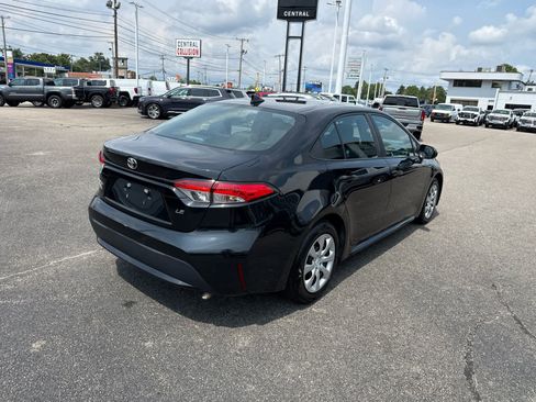 Used 2022 Toyota Corolla LE FWD image 5