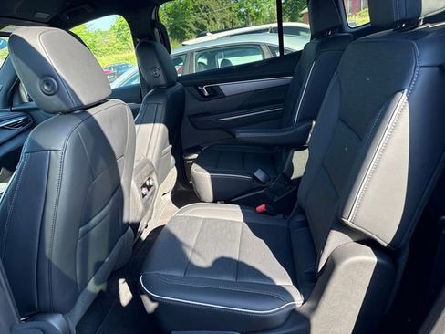 Used 2025 Buick Enclave Sport Touring AWD/4WD image 9
