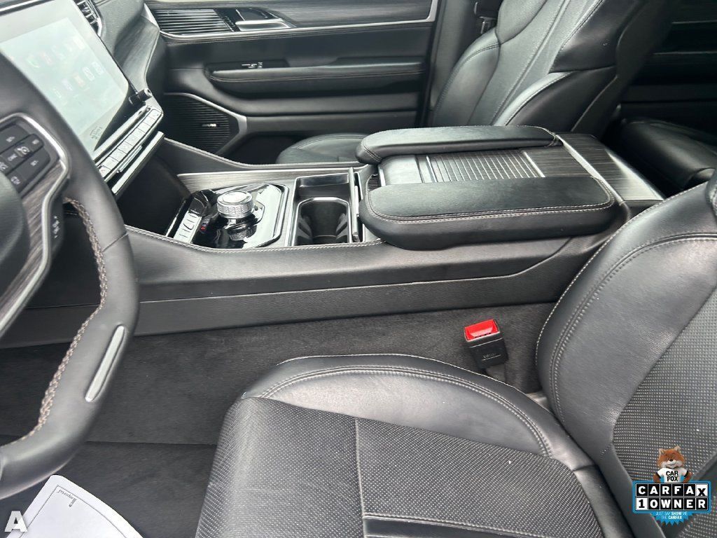 Used 2024 Jeep Wagoneer Series II w/ Flexible Seating Group RWD image 19