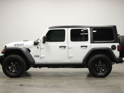 Used 2024 Jeep Wrangler Willys image 5