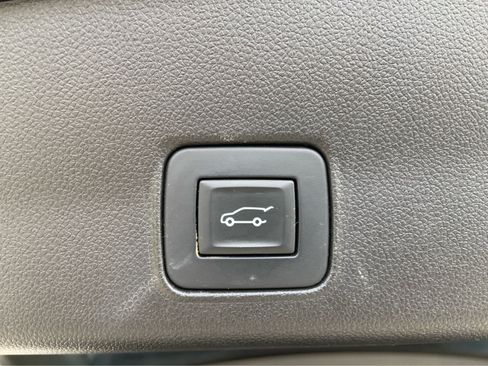 Used 2022 Chevrolet TrailBlazer RS w/ Sun and Liftgate Package AWD/4WD image 9