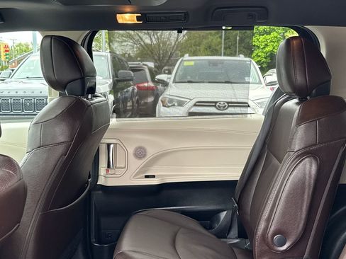Used 2023 Toyota Sienna Platinum AWD/4WD image 61