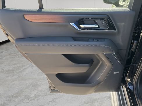 New 2026 GMC Yukon Denali w/ Sun & Power Step Package image 17