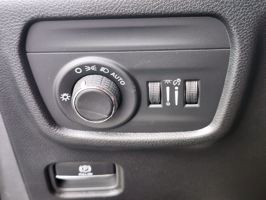 New 2026 Jeep Grand Cherokee Altitude AWD/4WD image 24
