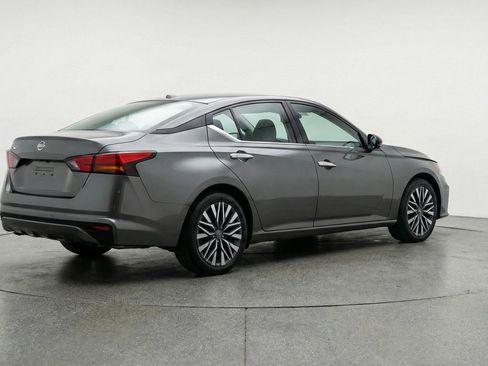 Used 2025 Nissan Altima 2.5 SV image 9