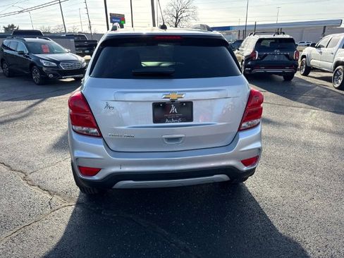 Used 2022 Chevrolet Trax LT w/ LT Convenience Package image 5