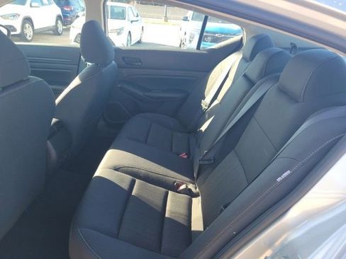 Used 2024 Nissan Altima 2.5 SV image 14