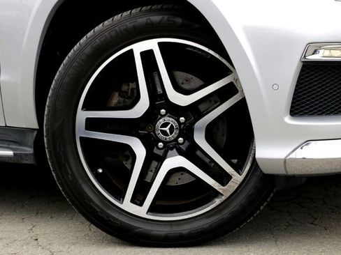 Used 2013 Mercedes-Benz GL 550 4MATIC image 2