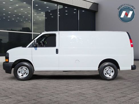 Used 2021 Chevrolet Express 2500 RWD image 2