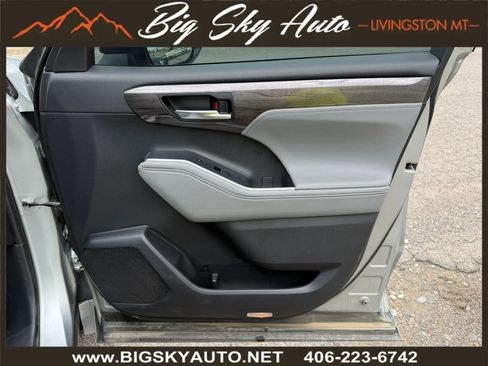 Used 2024 Toyota Highlander Platinum AWD/4WD image 19