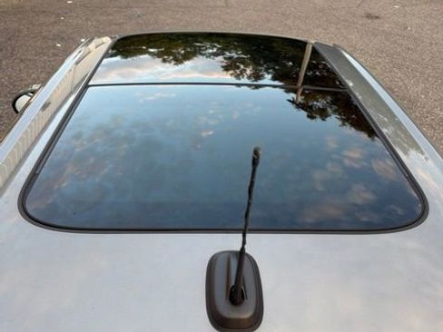 Used 2024 MINI Cooper 4-Door Hardtop FWD image 7
