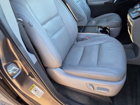 Used 2017 Toyota Sienna Limited image 28