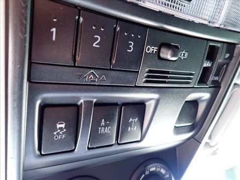 Used 2018 Toyota 4Runner TRD Off-Road Premium AWD/4WD image 22