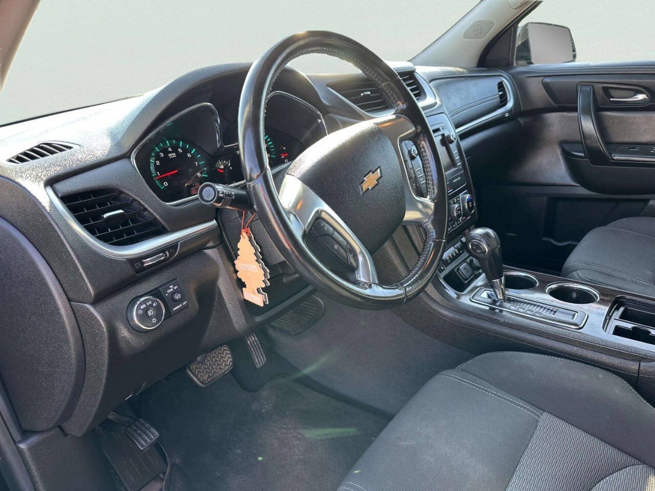 Used 2017 Chevrolet Traverse LT AWD/4WD image 10