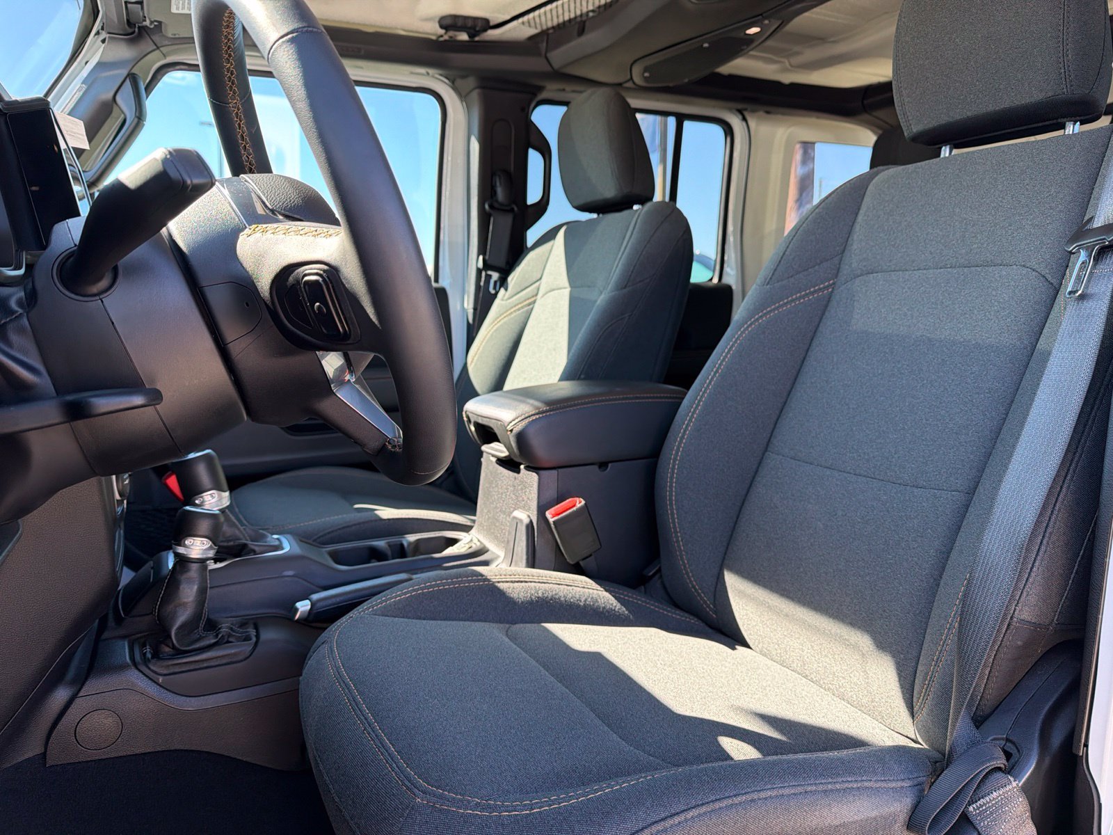 Used 2025 Jeep Wrangler Unlimited Sahara AWD/4WD image 8