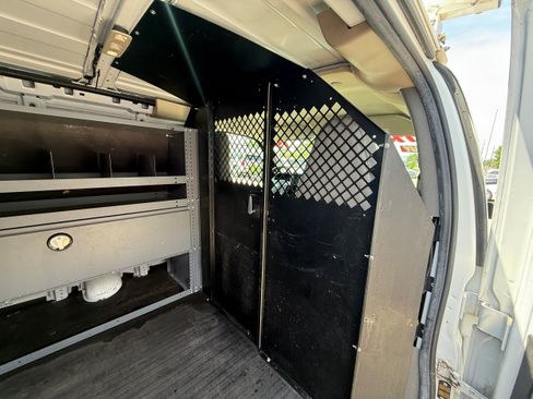 Used 2019 Chevrolet Express 3500 w/ Driver Convenience Package RWD image 6