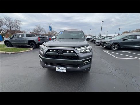 Used 2019 Toyota 4Runner SR5 image 3