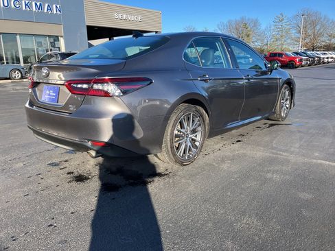 Used 2021 Toyota Camry XLE w/ Navigation Package image 9