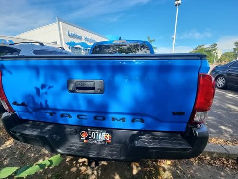 Used 2021 Toyota Tacoma SR5 AWD/4WD image 5