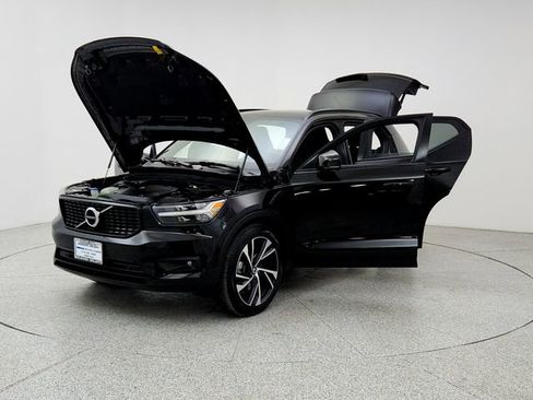 Used 2019 Volvo XC40 T5 R-Design image 9