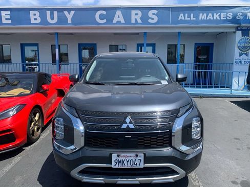 Used 2024 Mitsubishi Outlander SE AWD/4WD image 3