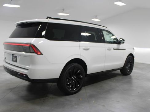 New 2025 Lincoln Navigator Reserve w/ Jet Appearance Package image 8