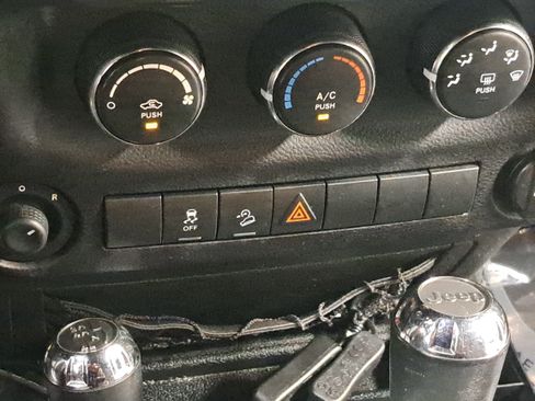 Used 2013 Jeep Wrangler Unlimited Sport AWD/4WD image 19