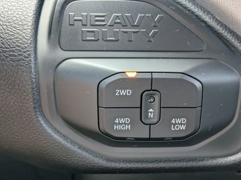 Used 2025 RAM 2500 Big Horn AWD/4WD image 28