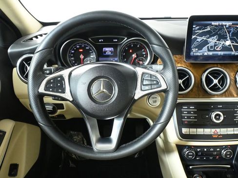 Used 2018 Mercedes-Benz GLA 250 4MATIC image 18