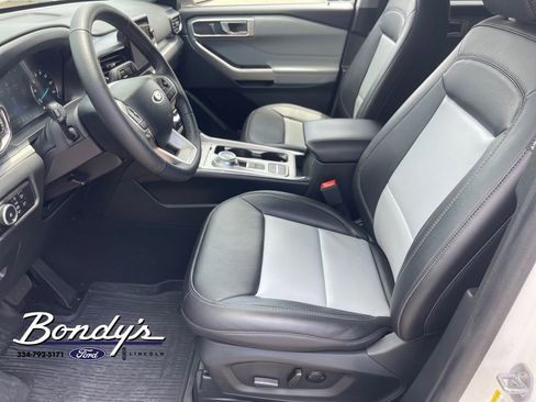 Used 2024 Ford Explorer XLT w/ Equipment Group 202A RWD image 10