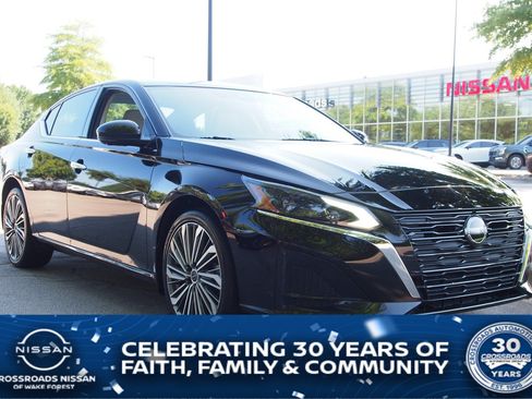 Used 2023 Nissan Altima 2.5 SL AWD/4WD image 1