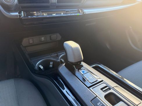 Used 2025 Toyota Prius LE image 39