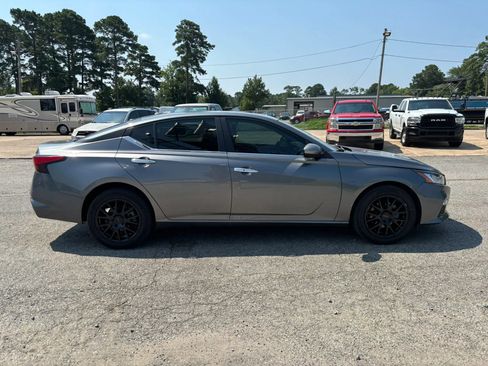 Used 2022 Nissan Altima 2.5 SV w/ SV Premium Package AWD/4WD image 6