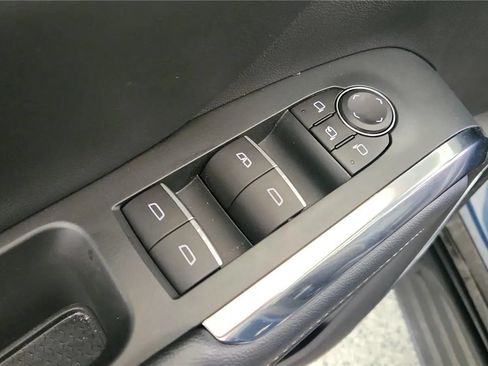 Used 2025 Chevrolet Traverse High Country FWD image 32