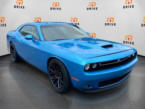 Used 2015 Dodge Challenger SRT w/ Technology Group RWD image 7
